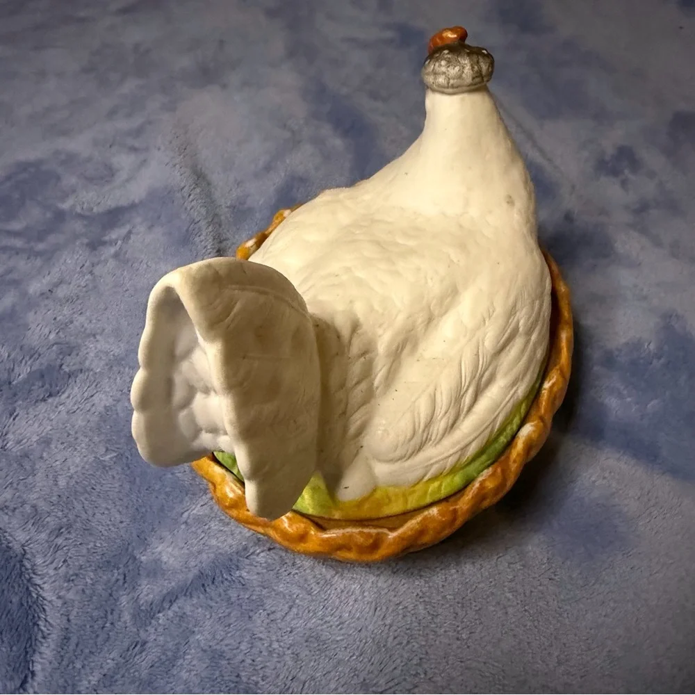 Vintage Staffordshire 19th century White Ceramic‎ Hen on Nest Decorative Bird